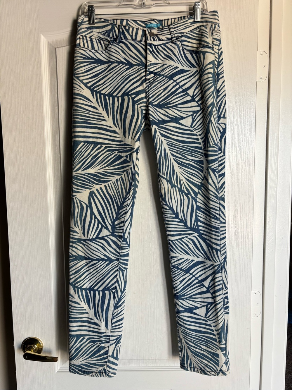 J McLaughlin Jaycie Willow Lake Cotton Stretch Straight Fit Jeans Palm Print, 8 - Picture 2 of 10
